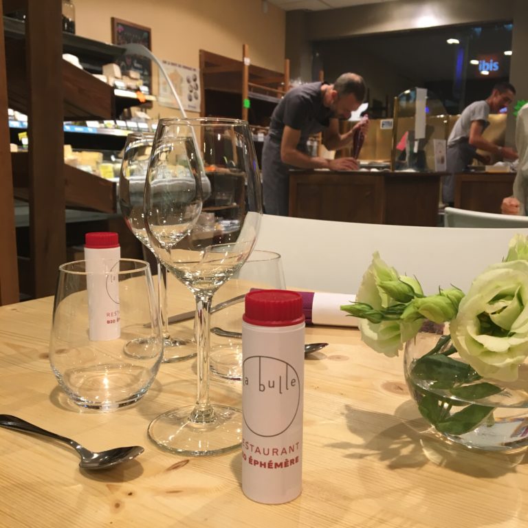 restaurant éphémère La Bulle à la Biocoop de Strasbourg, concept de l'agence Joli Rouge